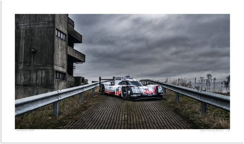 Porsche 919 Hybrid (front three-quarter view)